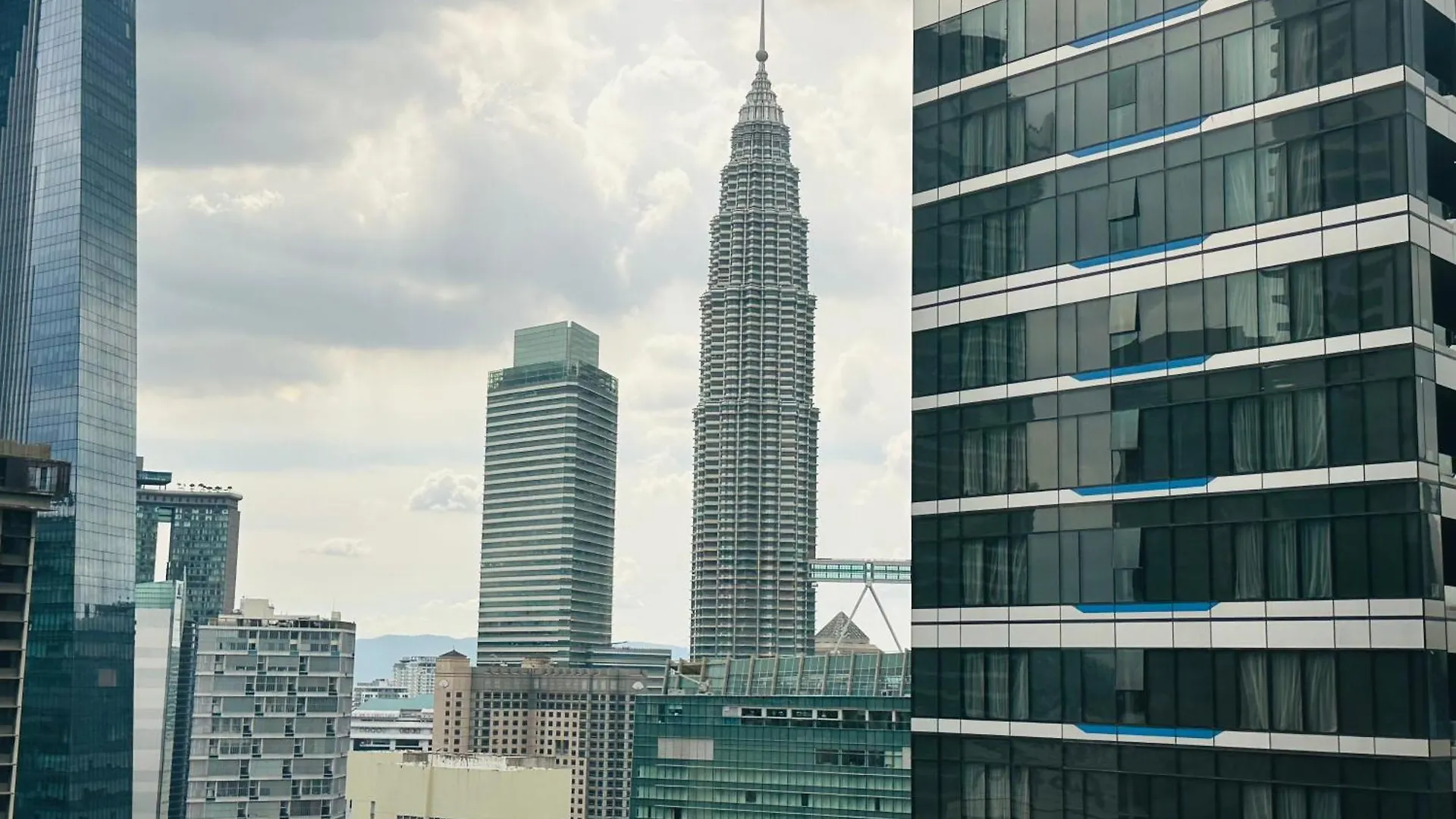 8 Kia Peng Suites By Bhs Kuala Lumpur